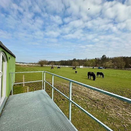 Glamping - Stylova Maringotka V Srdci Ladova Kraje, Pobliz Hlavniho Mesta Prahy Stribrna Skalice ภายนอก รูปภาพ
