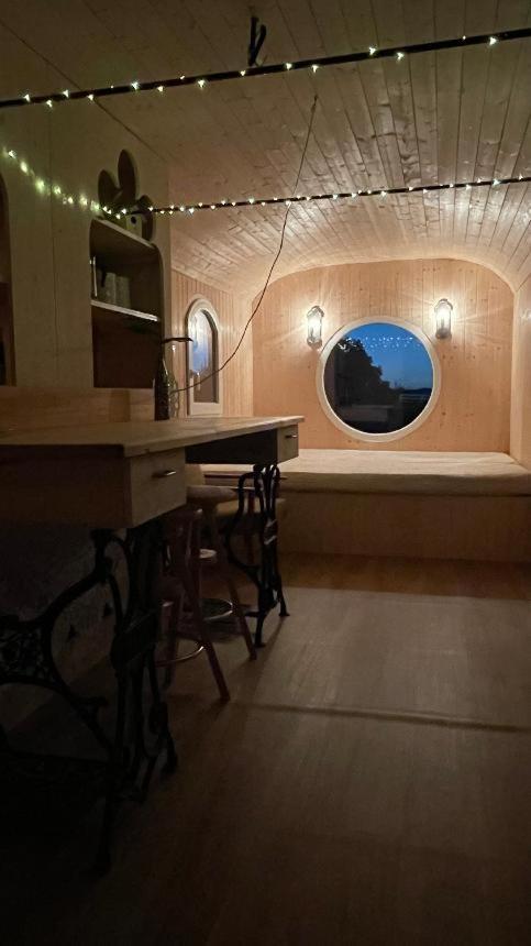 Glamping - Stylova Maringotka V Srdci Ladova Kraje, Pobliz Hlavniho Mesta Prahy Stribrna Skalice ภายนอก รูปภาพ