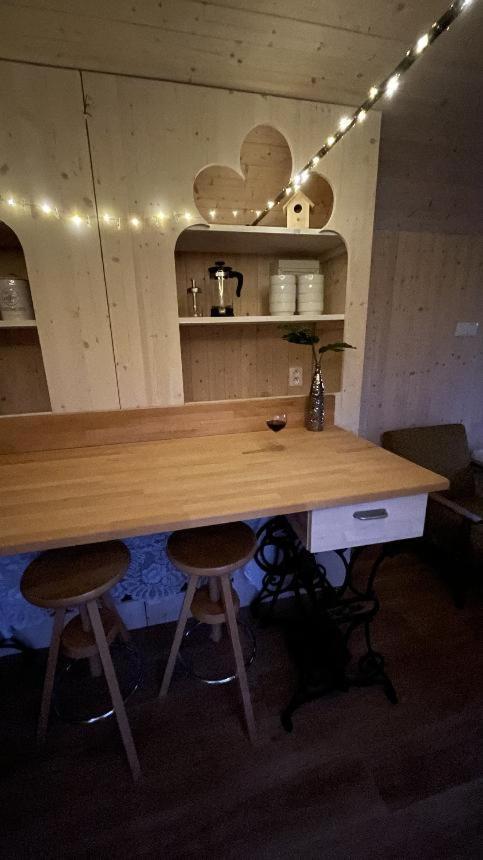 Glamping - Stylova Maringotka V Srdci Ladova Kraje, Pobliz Hlavniho Mesta Prahy Stribrna Skalice ภายนอก รูปภาพ