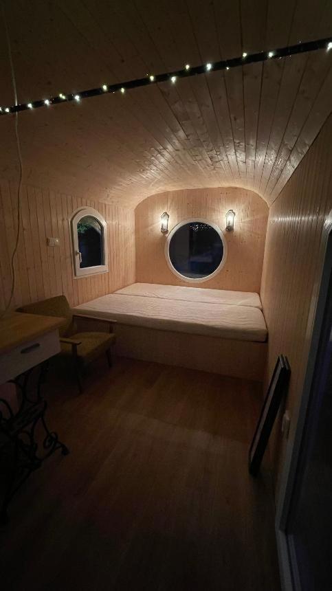 Glamping - Stylova Maringotka V Srdci Ladova Kraje, Pobliz Hlavniho Mesta Prahy Stribrna Skalice ภายนอก รูปภาพ