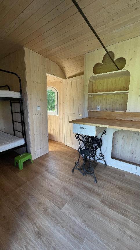 Glamping - Stylova Maringotka V Srdci Ladova Kraje, Pobliz Hlavniho Mesta Prahy Stribrna Skalice ภายนอก รูปภาพ