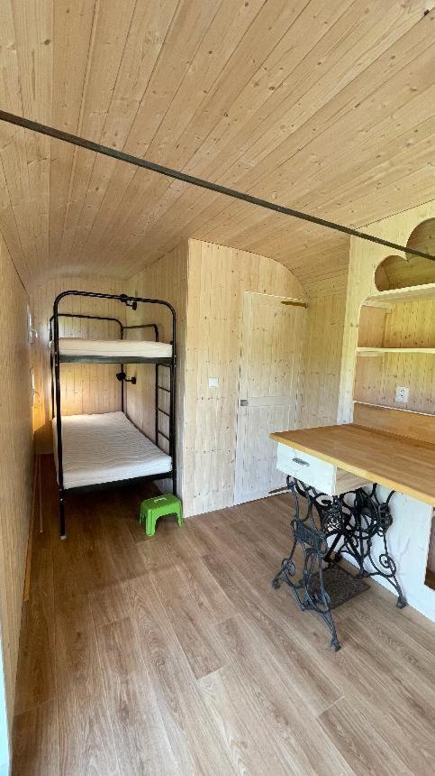 Glamping - Stylova Maringotka V Srdci Ladova Kraje, Pobliz Hlavniho Mesta Prahy Stribrna Skalice ภายนอก รูปภาพ