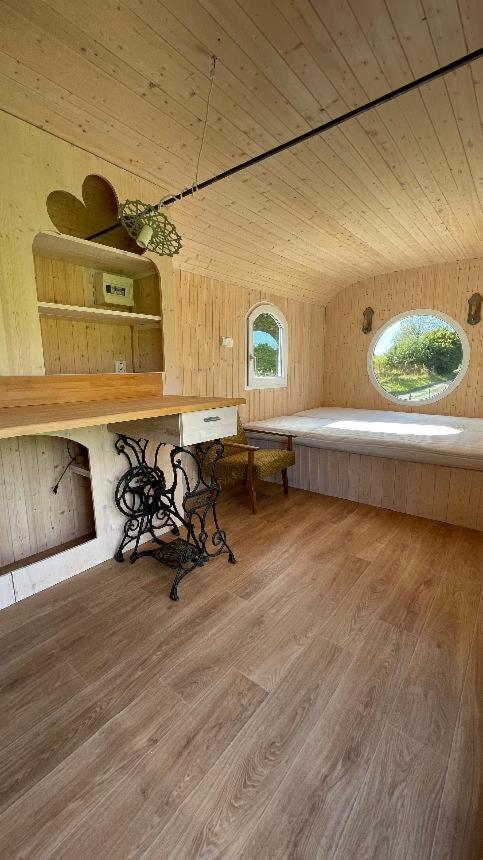 Glamping - Stylova Maringotka V Srdci Ladova Kraje, Pobliz Hlavniho Mesta Prahy Stribrna Skalice ภายนอก รูปภาพ